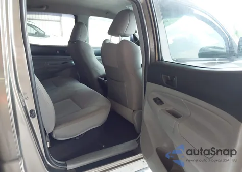 2013 Toyota Tacoma Base V6 z USA, uszkodzony, nr VIN 3TMLU4EN4DM118438